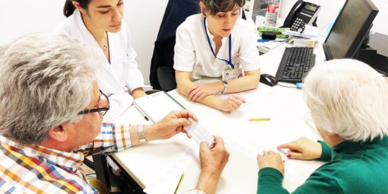 Logopedas del Hospital Vinalopó enseñan a hablar de nuevo a sus pacientes.