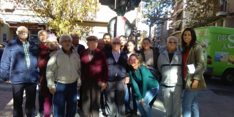 Profesionales del Centro de Salud Dr. Sapena conciencian a la población sobre la importancia del autocuidado.