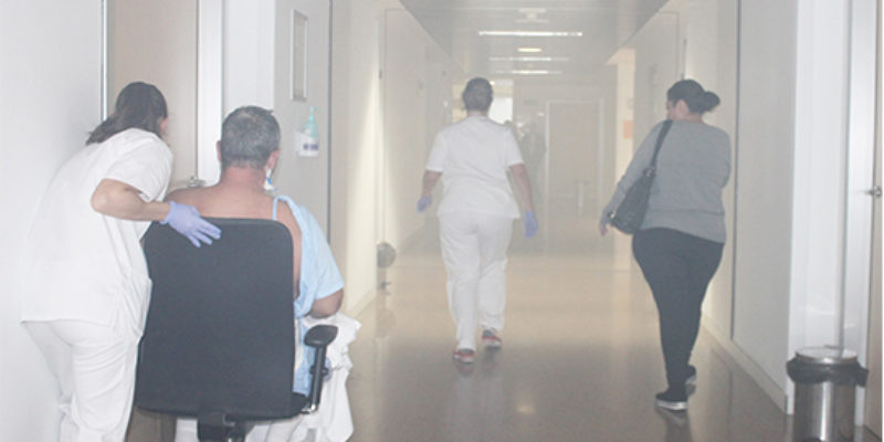 El Hospital del Vinalopó realiza un simulacro de evacuación por incendio en hospitalización.