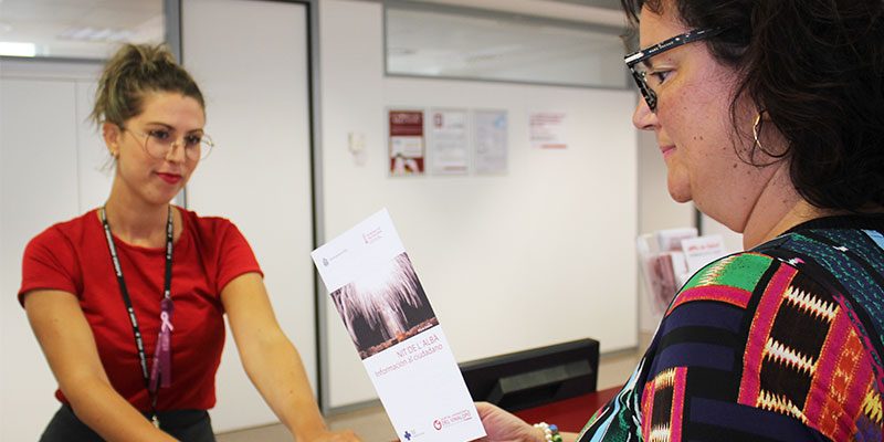 Los hospitales General de Elche y Vinalopó elaboran un tríptico informativo conjunto con recomendaciones para la “Nit de l’Albà”