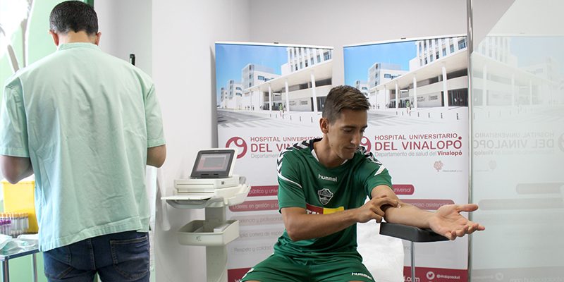 El Hospital del Vinalopó realiza las pruebas médicas de la plantilla del Elche C.F de inicio de temporada