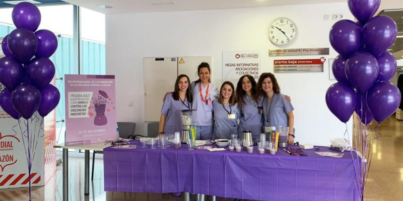 Batidos morados como símbolo contra la violencia de género en el Hospital del Vinalopó