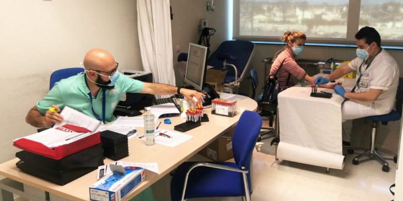 Vinalopó y Torrevieja hacen test masivos a sus profesionales y al personal de los servicios externalizados