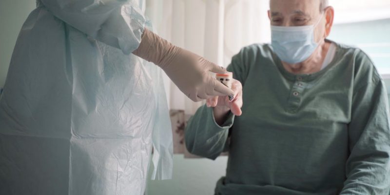 Los hospitales universitarios del Vinalopó y Torrevieja reducen un 30% las consultas presenciales de  pacientes oncohematológicos