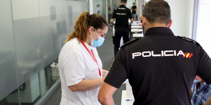 El Hospital Universitario del Vinalopó realiza test COVID-19 a la Policía Nacional