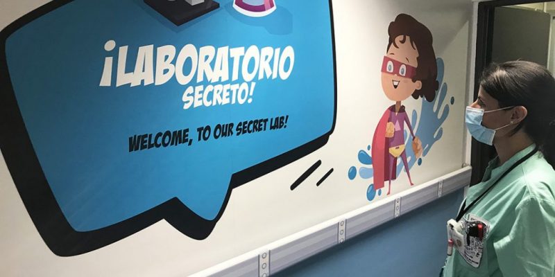 Ribera Salud recomienda mascarilla a los pacientes pediátricos y dejar en el carro a menores de 3 años al acudir a las consultas