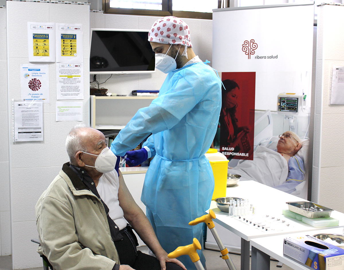 César, de 90 años, primer vacunado en el Departamento de Salud del ...