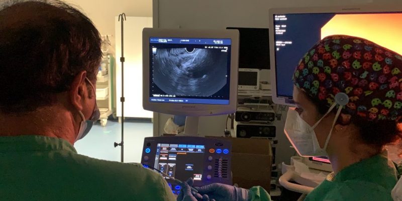 El Hospital Universitario del Vinalopó implanta una nueva prótesis para tratar las complicaciones de la pancreatitis aguda