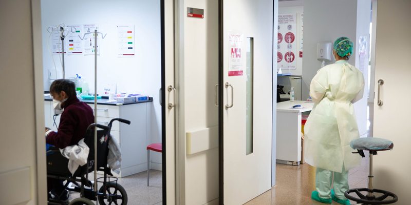 El servicio de Rehabilitación del Hospital Universitario del Vinalopó advierte que cerca del 20% de los latigazos cervicales puede presentar síntomas a los seis meses