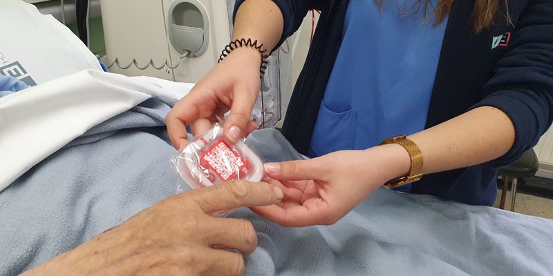 Ribera apuesta por la musicoterapia personalizada para humanizar la atención a diferentes grupos de pacientes del Hospital Universitario del Vinalopó