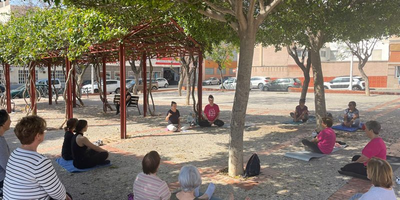 El centro de salud Carrús inicia la Semana de la Salud con un taller sobre meditación y relajación al aire libre