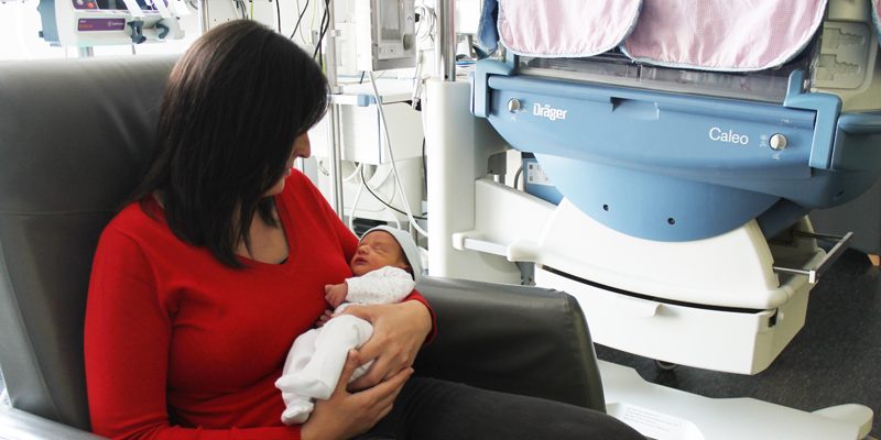 El Hospital Universitario del Vinalopó ofrece una habitación para mamás que tienen a sus bebés ingresados en neonatos