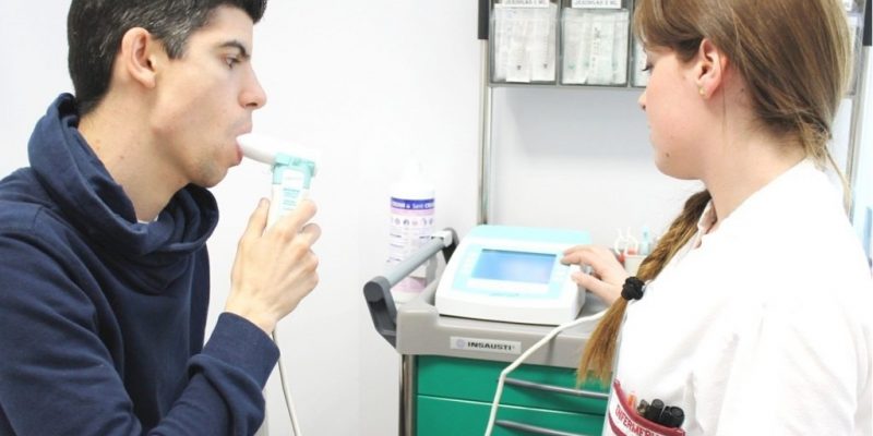 El Hospital Universitario del Vinalopó alerta sobre neumonías y síntomas respiratorios asociados al vapeo y a las cachimbas