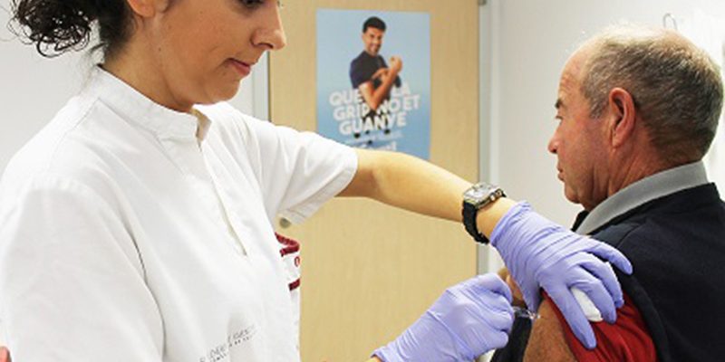 El Departamento de salud de Vinalopó comienza a administrar la doble vacuna de la gripe y del Covid19￼