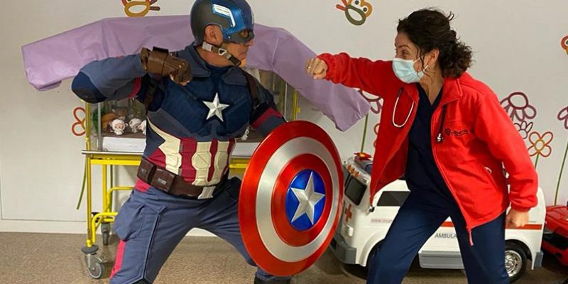 El Hospital Universitario del Vinalopó recibe la visita del Capitán América￼