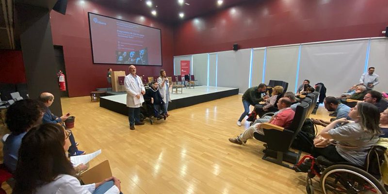 El Hospital Universitario del Vinalopó acoge un teatro comunitario para conmemorar el Día de la Diversidad Funcional