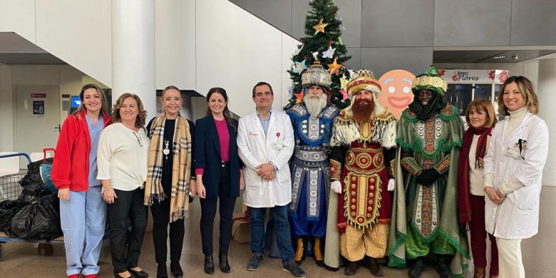 Los Reyes Magos de Oriente visitan a los pacientes del Hospital Universitario del Vinalopó