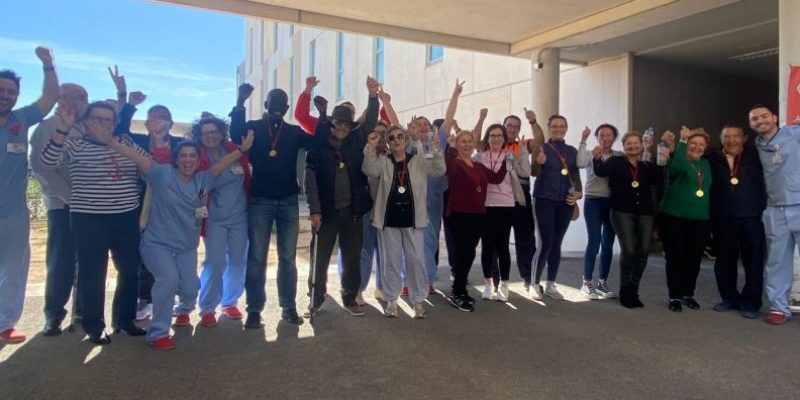 Pacientes de diálisis del Hospital Universitario del Vinalopó participan en una gymkana al aire libre por la salud renal