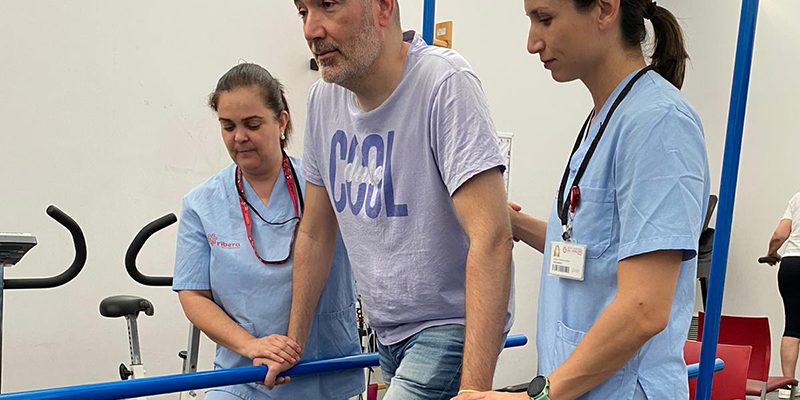 El Hospital Universitario del Vinalopó ofrece tratamiento de fisioterapia para minimizar síntomas en pacientes con esclerosis múltiple