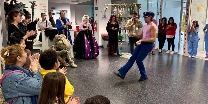 El Circo Encantado visita a los niños del Hospital Universitario del Vinalopó