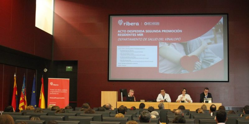 El Hospital Universitario del Vinalopó celebra el acto de despedida de la segunda promoción de Médicos Internos Residentes