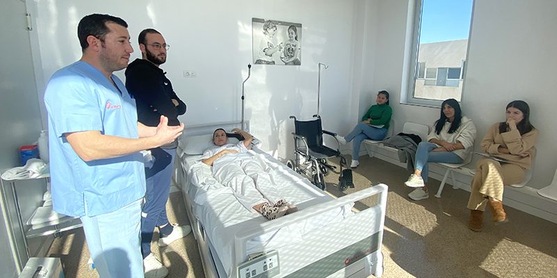 Más de 300 familias participan en la escuela del Hospital del Vinalopó que ofrece formación a cuidadores￼