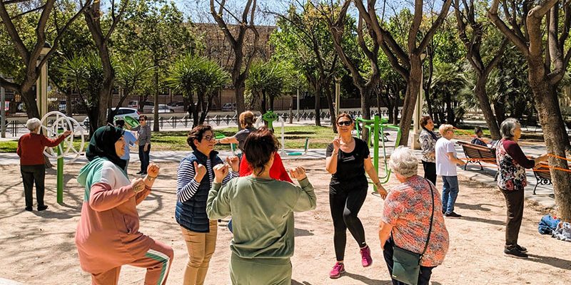 El Hospital Universitario del Vinalopó lanza la quinta edición de “Muévete”, su programa de ejercicio terapéutico al aire libre