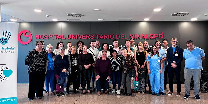 Pacientes y profesionales se unen en un nuevo Consejo de Pacientes organizado por el Hospital Universitario del Vinalopó con la Asociación Isabela en el centro