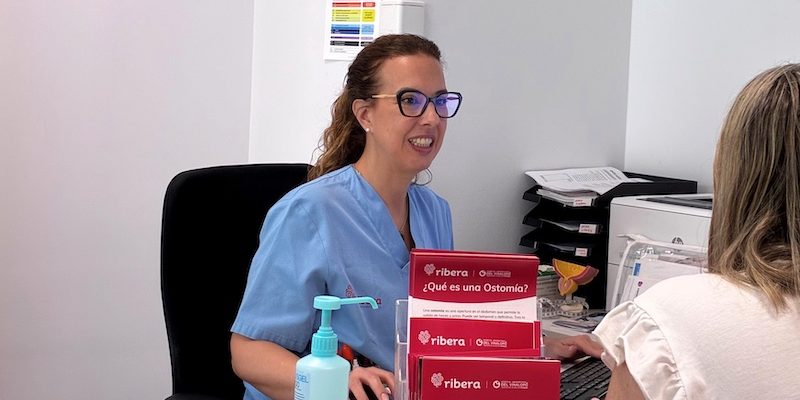 “Un secreto entre columpios. Pis y pos”, el cuento que ayuda a explicar la vida con un estoma a los niños y niñas y da voz a miles de personas ostomizadas￼