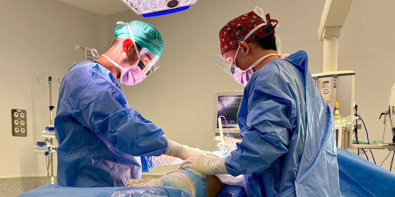 El Hospital Universitario del Vinalopó, centro pionero en cirugía de cadera con una novedosa técnica que sustituye la prótesis tradicional ￼
