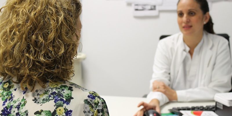 El Hospital Universitario del Vinalopó advierte del aumento de las infecciones urinarias durante el verano y ofrece claves para prevenirlas